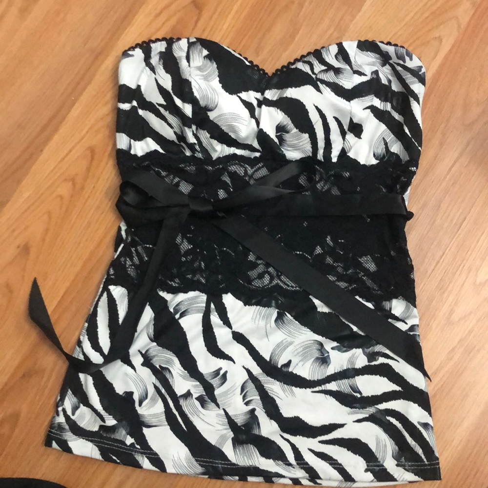 Black and white top